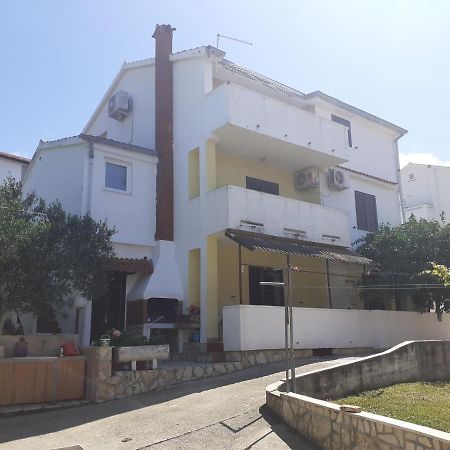 Apartmani Karuza Новалья Экстерьер фото