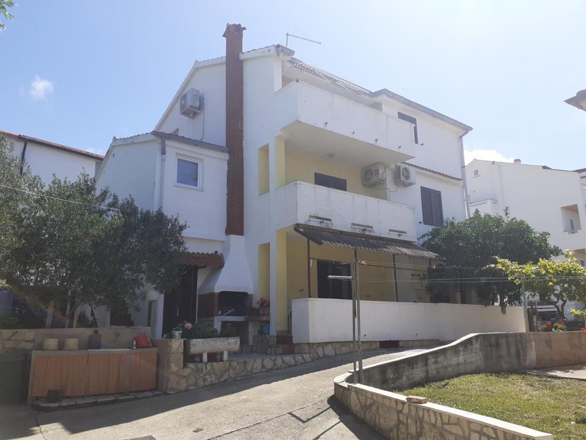 Apartmani Karuza Новалья Экстерьер фото