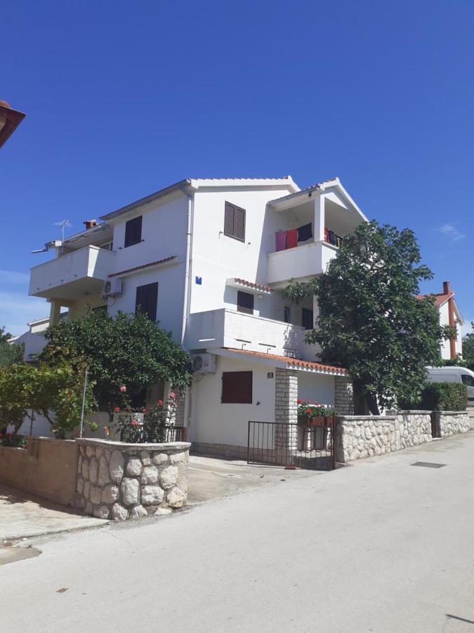 Apartmani Karuza Новалья Экстерьер фото